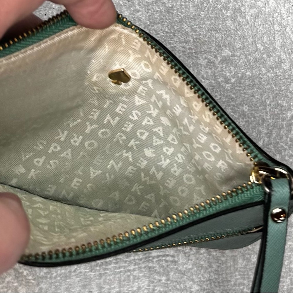 KATE SPADE Mikas Pond Bee Wristlet Green Leather Gold hardware in EUC - Picture 5 of 7